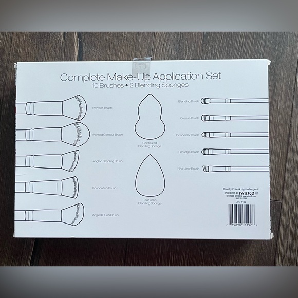 Brand new !!
12PC MAKEUP BRUSH SET -10 BRUSHES + 2 MAKEUP SPONGES - Picture 2 of 2